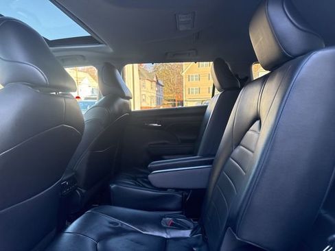 Certified 2023 Toyota Highlander XLE image 13