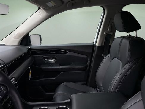Used 2025 Honda Pilot EX-L image 12