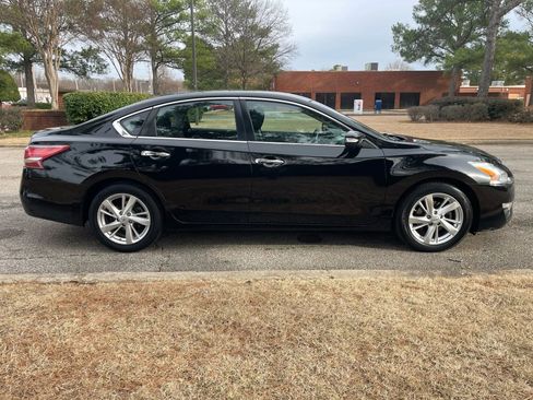 Used 2013 Nissan Altima 2.5 SL w/ Technology Pkg image 6