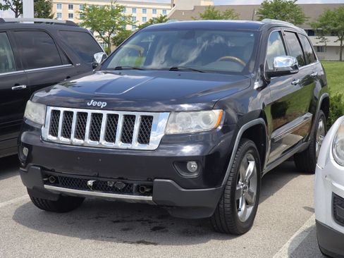 Used 2011 Jeep Grand Cherokee Overland w/ Mopar Chrome Edition Group AWD/4WD image 4