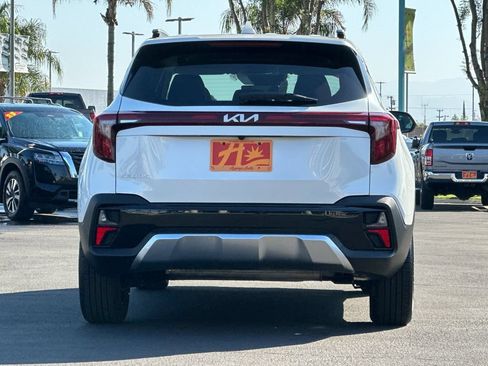 Used 2024 Kia Seltos EX FWD image 4