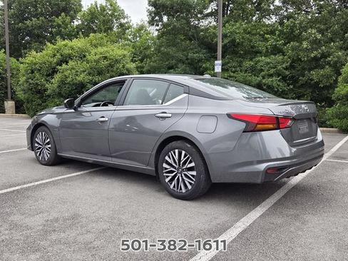 Used 2025 Nissan Altima 2.5 SV FWD image 3