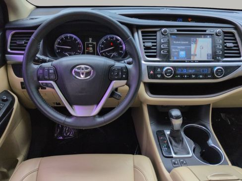 Used 2016 Toyota Highlander XLE AWD/4WD image 19