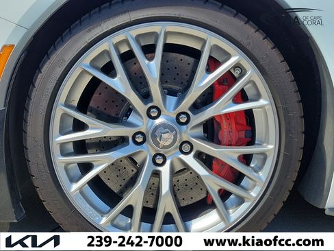 Used 2015 Chevrolet Corvette Z06 w/ 3LZ Preferred Equipment Group RWD image 6