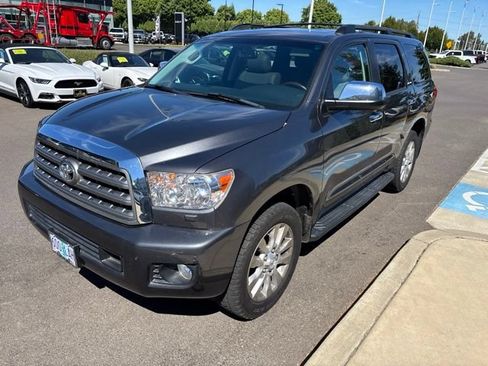 Used 2017 Toyota Sequoia Platinum AWD/4WD image 3