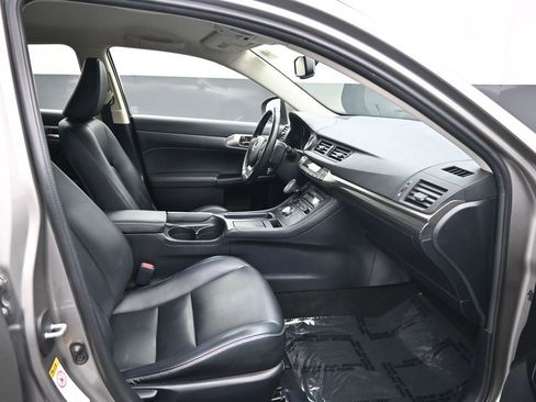 Used 2017 Lexus CT 200h image 11