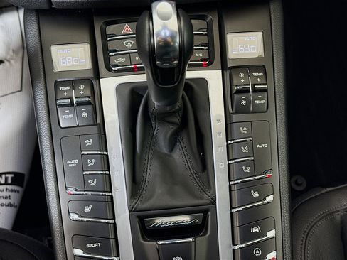Used 2020 Porsche Macan image 17