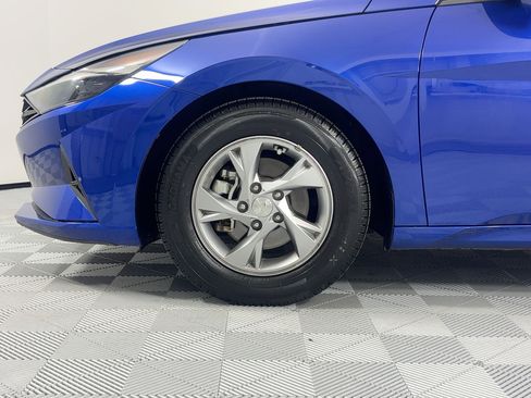 Used 2021 Hyundai Elantra SE image 12