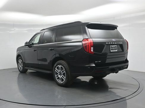 Certified 2025 Ford Expedition Active image 33