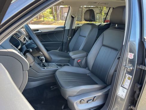 Used 2024 Volkswagen Tiguan SE image 18