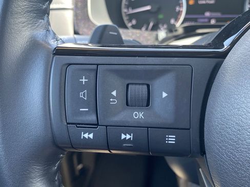 Used 2022 Nissan Pathfinder SV FWD image 11