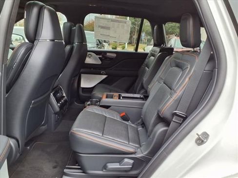 New 2025 Lincoln Aviator Black Label AWD/4WD image 13