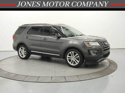 Used 2017 Ford Explorer XLT w/ Equipment Group 202A FWD image 1