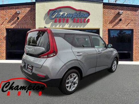Used 2022 Kia Soul LX w/ Technology Package image 4