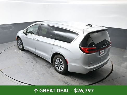 Used 2024 Chrysler Pacifica Select FWD image 50