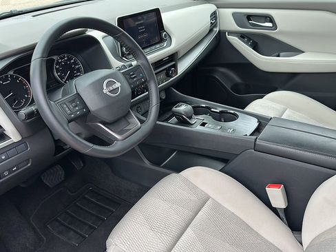 Certified 2025 Nissan Rogue SV image 12