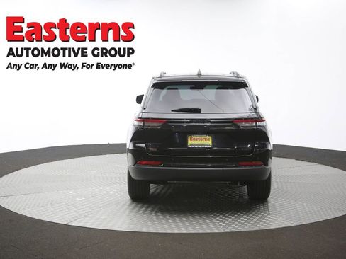 Used 2023 Jeep Grand Cherokee Limited w/ Black Appearance Package AWD/4WD image 39