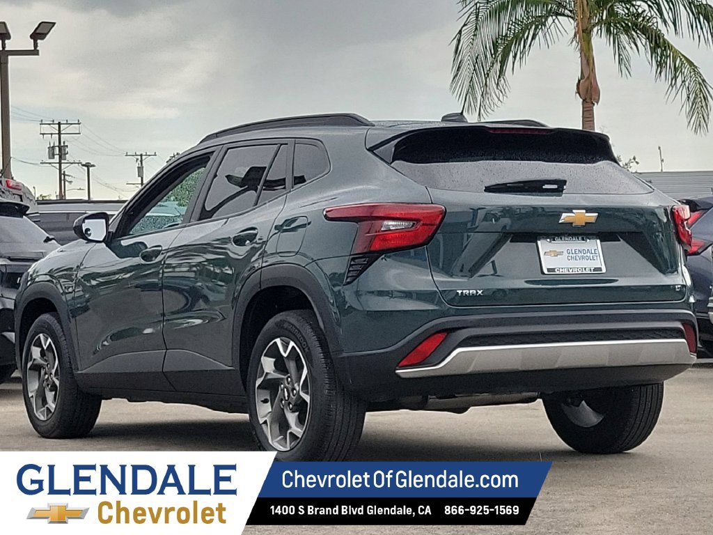 Used 2025 Chevrolet Trax LT FWD image 13