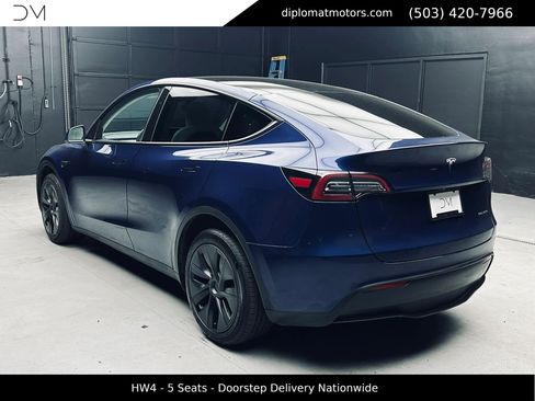 Used 2024 Tesla Model Y Long Range AWD/4WD image 5