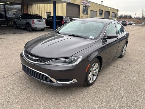 Used 2017 Chrysler 200 Limited Platinum w/ Comfort & Convenience Group image 1