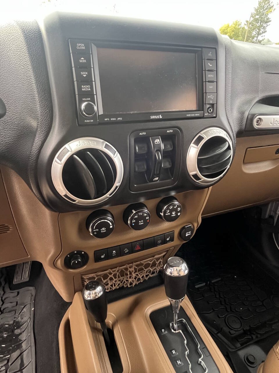 Used 2015 Jeep Wrangler Unlimited Sahara w/ Dual Top Group AWD/4WD image 16