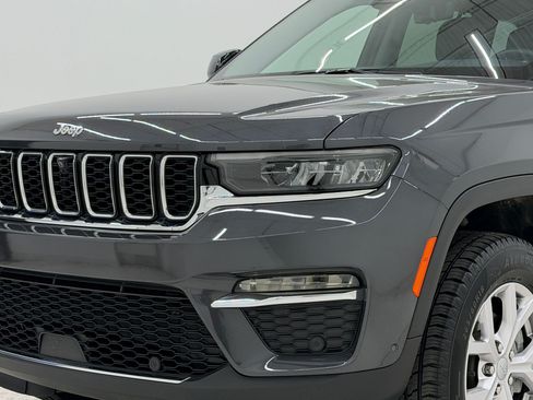 Used 2022 Jeep Grand Cherokee Limited w/ Luxury Tech Group II AWD/4WD image 12