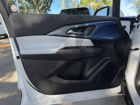 Used 2025 Chevrolet Equinox EV LT image 17