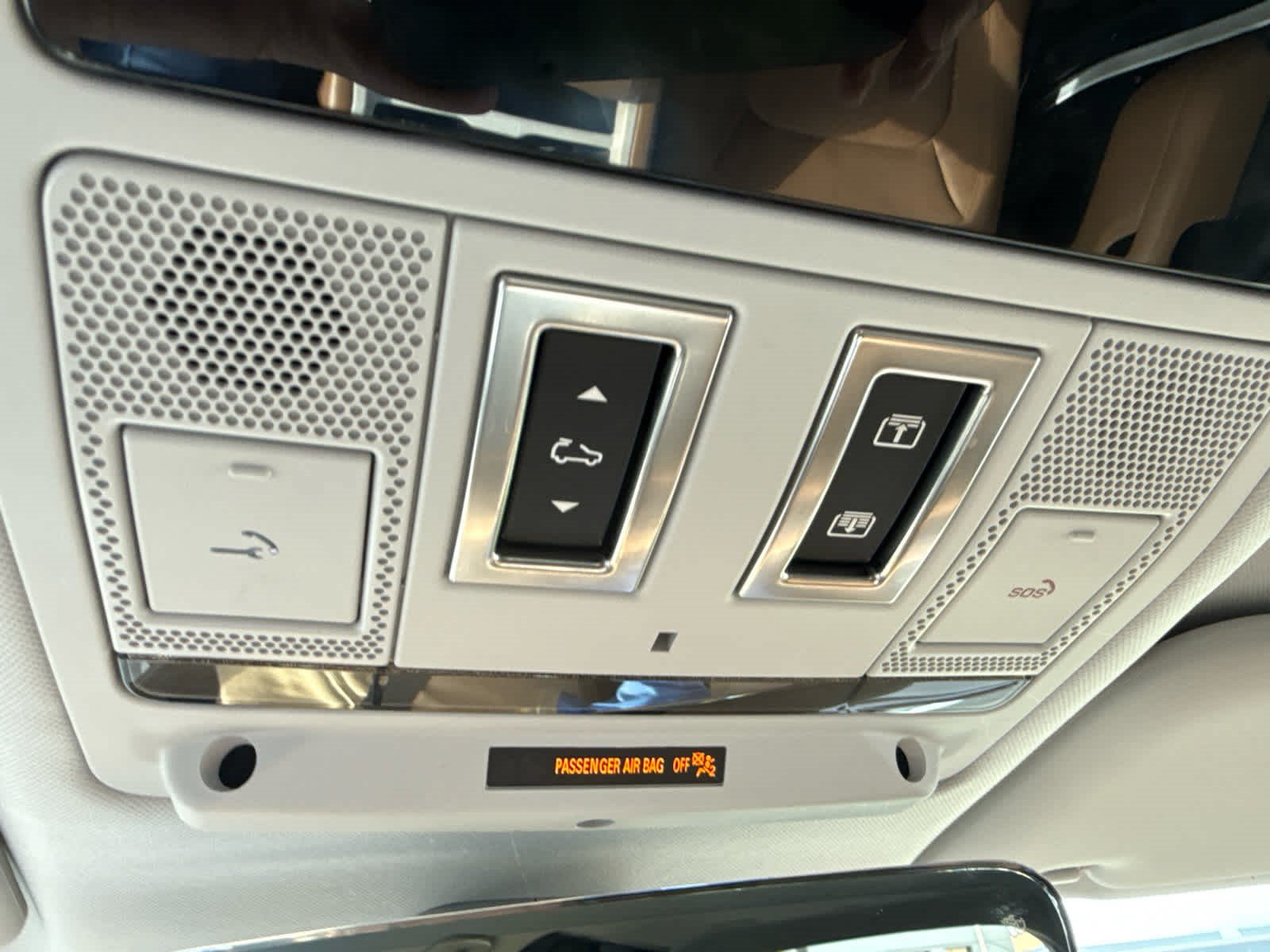 Certified 2025 Land Rover Defender 110 X-Dynamic SE AWD/4WD image 26