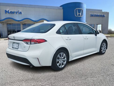 Used 2022 Toyota Corolla LE FWD image 4