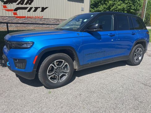 Used 2023 Jeep Grand Cherokee Trailhawk w/ Advanced Protech Group II AWD/4WD image 1