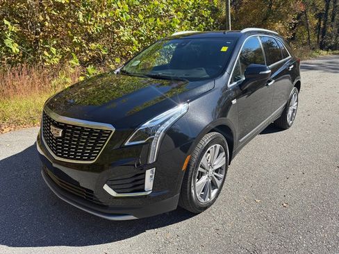 Used 2025 Cadillac XT5 Premium Luxury image 2