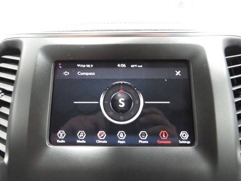 Used 2019 Jeep Cherokee Latitude Plus FWD image 19