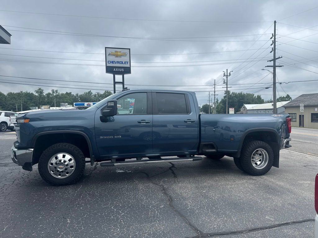 Used 2025 Chevrolet Silverado 3500 LT w/ Safety Package AWD/4WD image 4