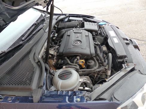 Used 2016 Volkswagen Golf SE image 18