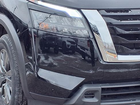 Used 2024 Nissan Pathfinder SV image 23