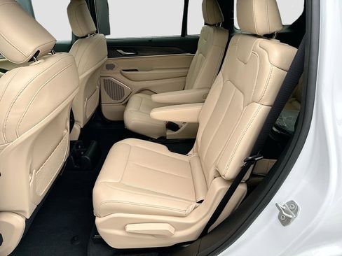 New 2025 Jeep Grand Cherokee L Limited w/ Luxury Tech Group II image 28