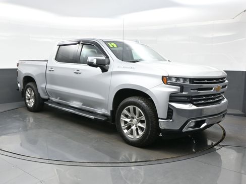 Used 2019 Chevrolet Silverado 1500 LTZ w/ Max Trailering Package AWD/4WD image 8