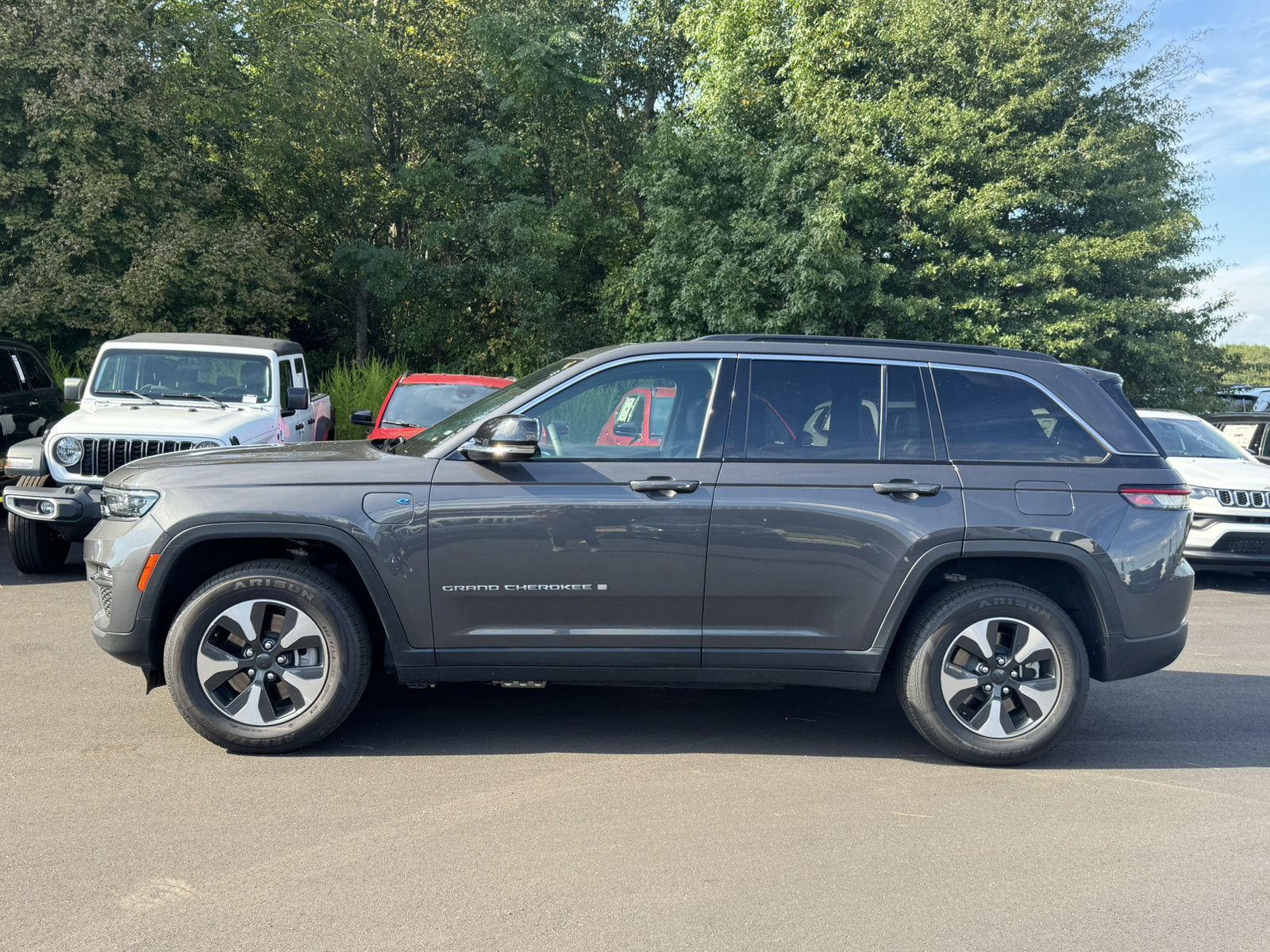 Used 2024 Jeep Grand Cherokee Limited 4xe AWD/4WD image 8