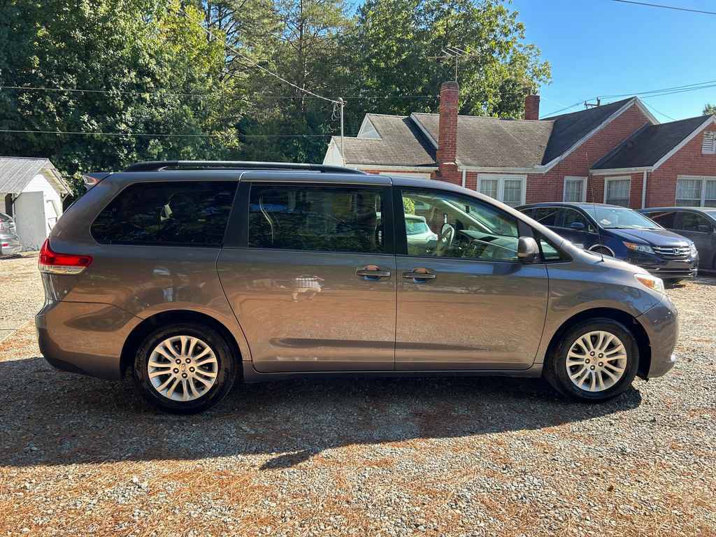 Used 2014 Toyota Sienna XLE FWD image 20