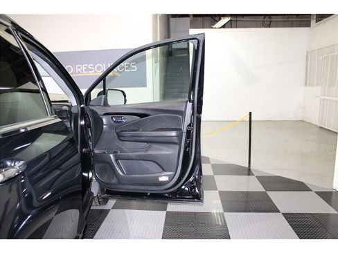 Used 2016 Honda Pilot Touring image 27