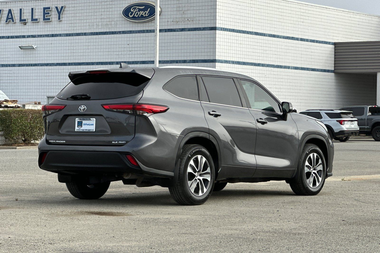 Used 2023 Toyota Highlander XLE AWD/4WD image 4