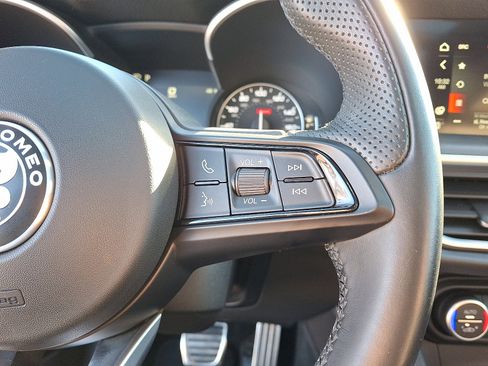 Used 2022 Alfa Romeo Stelvio Ti image 23