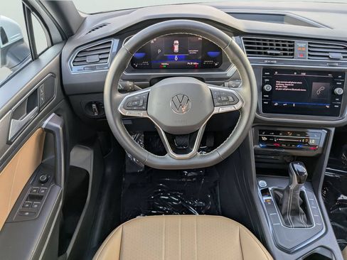 Used 2023 Volkswagen Tiguan SE FWD image 12