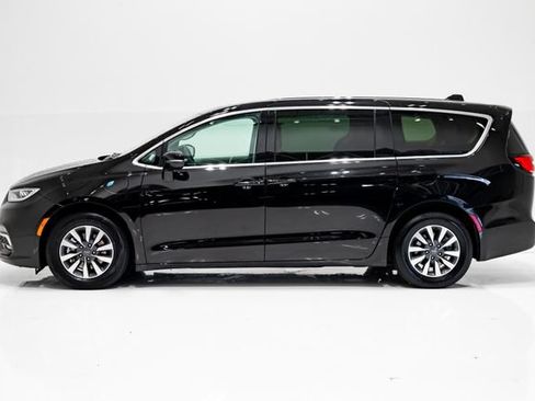 Used 2024 Chrysler Pacifica Limited FWD image 33