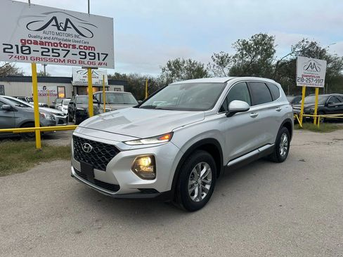 Used 2019 Hyundai Santa Fe SE image 1