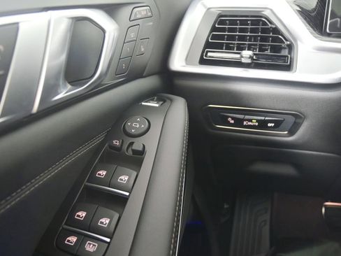 Used 2026 BMW X7 xDrive40i w/ M Sport Package image 19