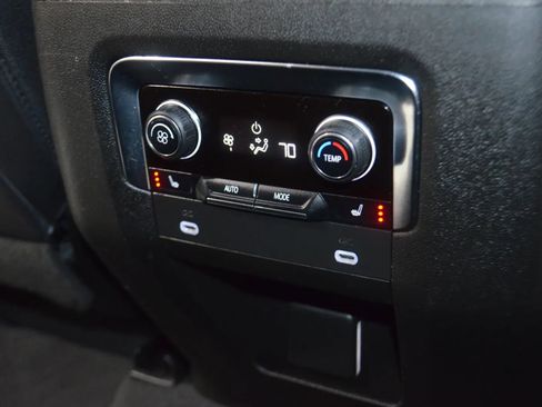 Used 2022 Chevrolet Tahoe Z71 w/ Luxury Package image 25