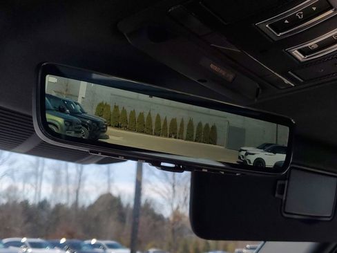 New 2026 Land Rover Defender 110 X-Dynamic SE image 21