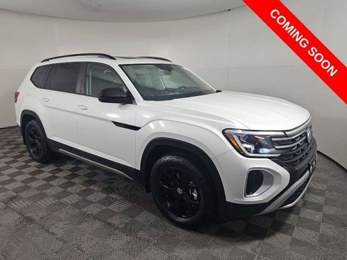 Used 2024 Volkswagen Atlas Peak Edition SEL image 4