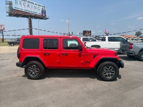 Used 2025 Jeep Wrangler Unlimited Sahara AWD/4WD image 7